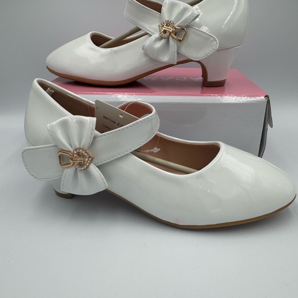 White Patent Leather Mary Jane Shoes with Bow New in Box Girls’ Size 2